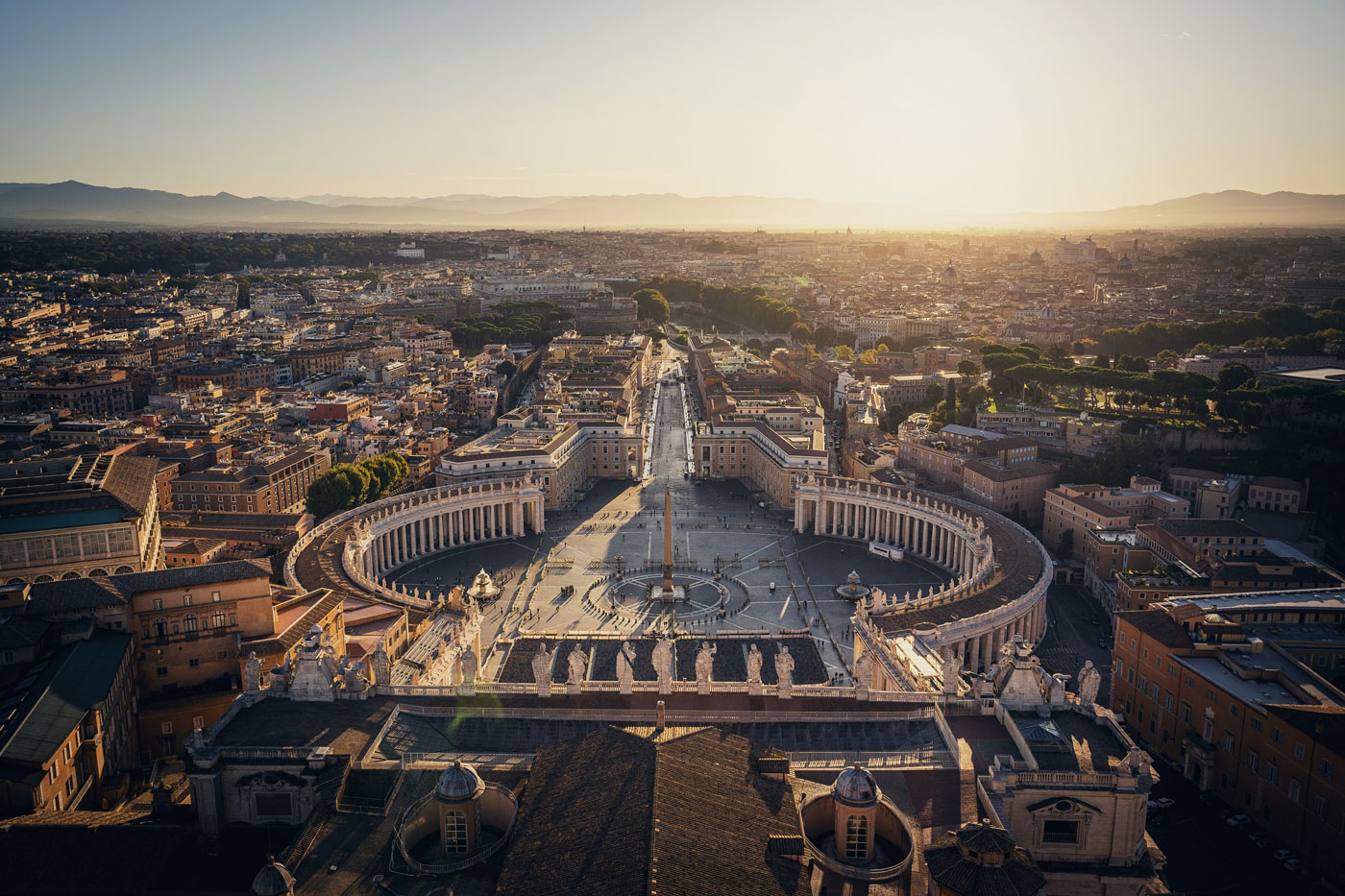 Vatikan Rom Sehenswürdigkeiten besichtigen: Blick von der Kuppel und Terrasse des Petersdom im Vatikan