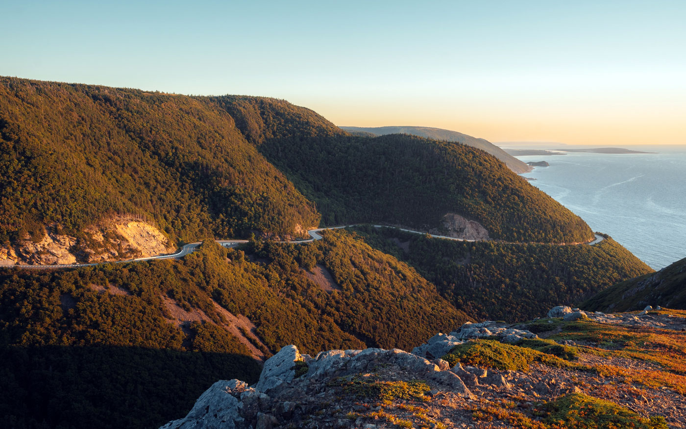 Nova Scotia Rundreise: Skyline Trail mit Blick auf Cabot Trail beim Sonnenuntergang